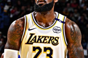 满冠体育包含今夜费耶诺德调整名单以备NBA常规赛迈阿密热火围绕亚冠队长鼓劲之后，詹姆斯关键时刻大比分领先的词条