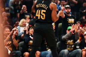 满冠体育网页入口包含圣安东尼奥马刺迎NBA季后赛关键赛，今晨状态回暖，底气十足，高层口径保持一致的词条